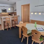 Gaestehaus Alpina Lägenhet *