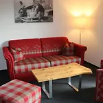 Daire Gaestehaus Alpina