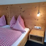 Gaestehaus Alpina *