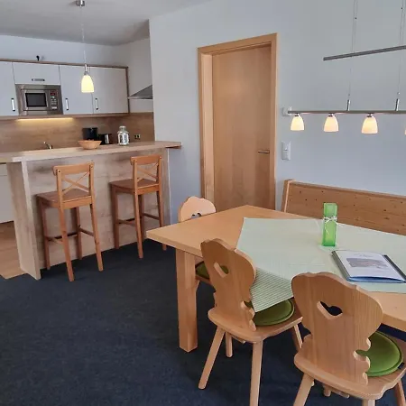 Gaestehaus Alpina Apartamento *